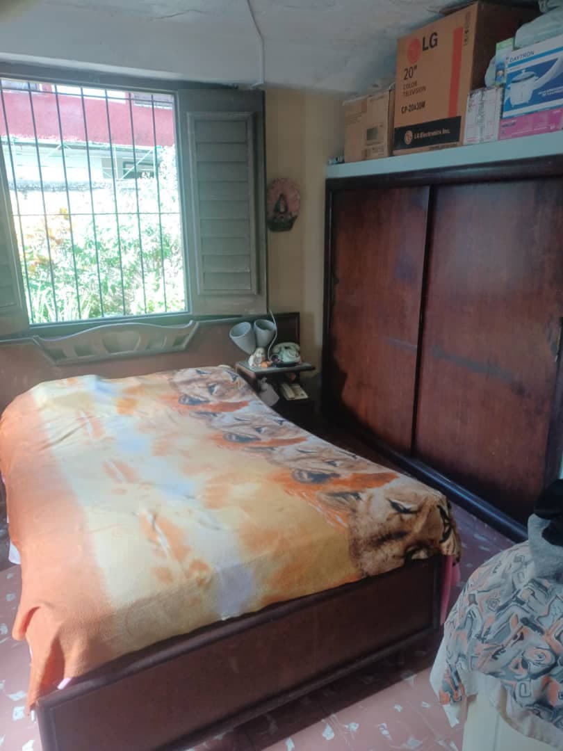 Oportunidad en Virginia: Casa de 2 niveles, 3 cuartos y patio — imagen adicional