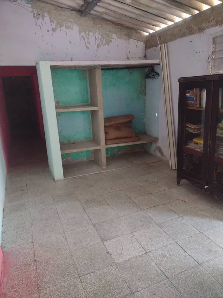 Oportunidad en Virginia: Casa de 2 niveles, 3 cuartos y patio — imagen adicional